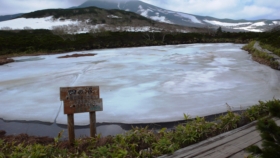 四の沼を覆う氷は溶け始めました