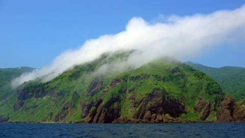 知床半島を海から