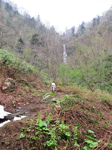 美笛の滝へ向かう歩道