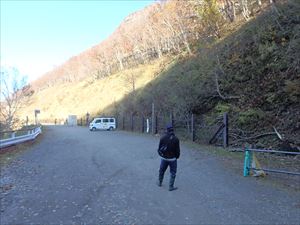 閑散としたカムイワッカ湯の滝