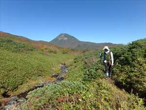 涸れ沢からの羅臼岳