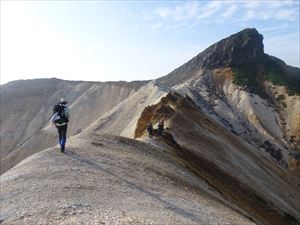 知円別岳へ向かう稜線