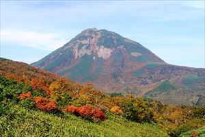 三の沼よりの左手にある小さな沢付近からの羅臼岳