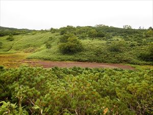 二の沼は水がなく干上がっている状態