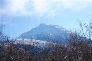 極楽平からは間近に山頂の姿を確認できました。