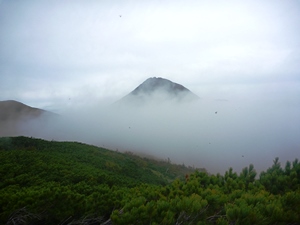 あっという間に雲に包まれていく羅臼湖・知床峠