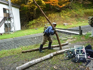 講師の方は木を軽々と扱っていました