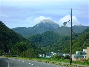 羅臼岳の初冠雪です。