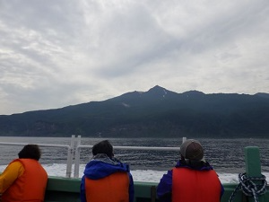 船舶から見えた硫黄山