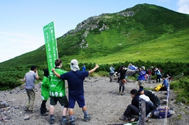 ハッピ着用やのぼりを持つなどした撮影大会