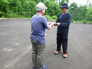 山頂付近の花畑はシーズンを迎え、今週も入山者がとても多かったです。