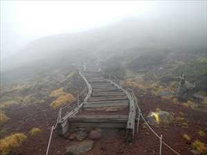 山頂の階段