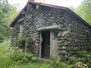 本日は、夕張山地・芦別岳旧道歩道入口より、ユーフレ小屋までを巡視します。