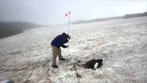 日に日に雪が溶けて行くので、巡視と合わせこまめにマーキングを直しています。