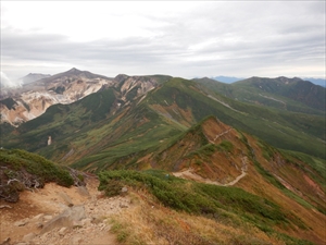 富良野岳肩分岐から上ホロカメトク、十勝岳方面