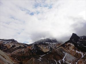 写真中央は、上ホロカメットク山。