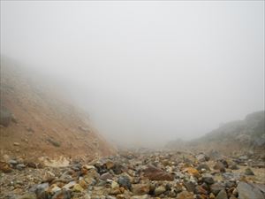 出発してから、雲の中を進みます。