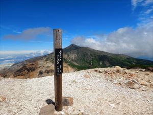 上ホロカメットク山山頂から十勝岳が見えました