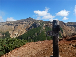 三段山山頂は、日差しはありましたが気温が低かったので、休憩時は、身体を冷やさないように、防寒対策をお願いします。