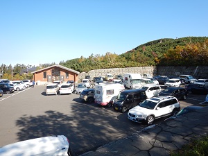 十勝岳温泉駐車場は、混雑していました。