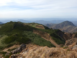 山頂から見える旧道コース