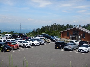 混雑している十勝岳温泉駐車場