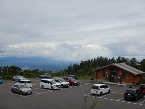 比較的空いている十勝岳温泉駐車場