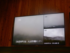 防災シェルター内のモニター