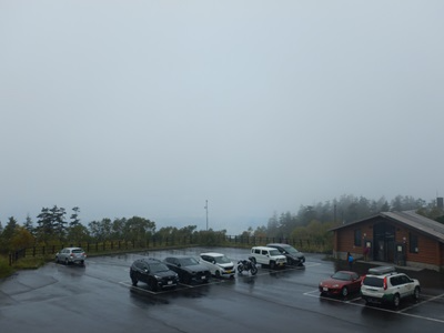 十勝岳温泉駐車場の様子