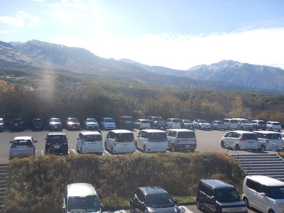 満車の望岳台駐車場の様子