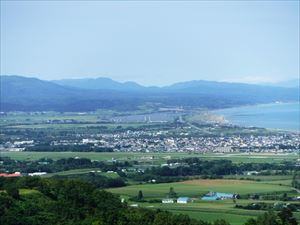 八雲町育成牧場展望台から望む八雲市街