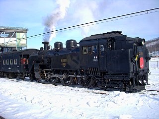 標茶駅にて釧路行きは逆向きになります・・・