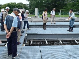 浄水場を見学