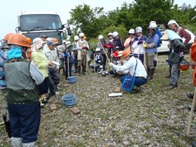 カマ研ぎ講習会、皆さん熱心です