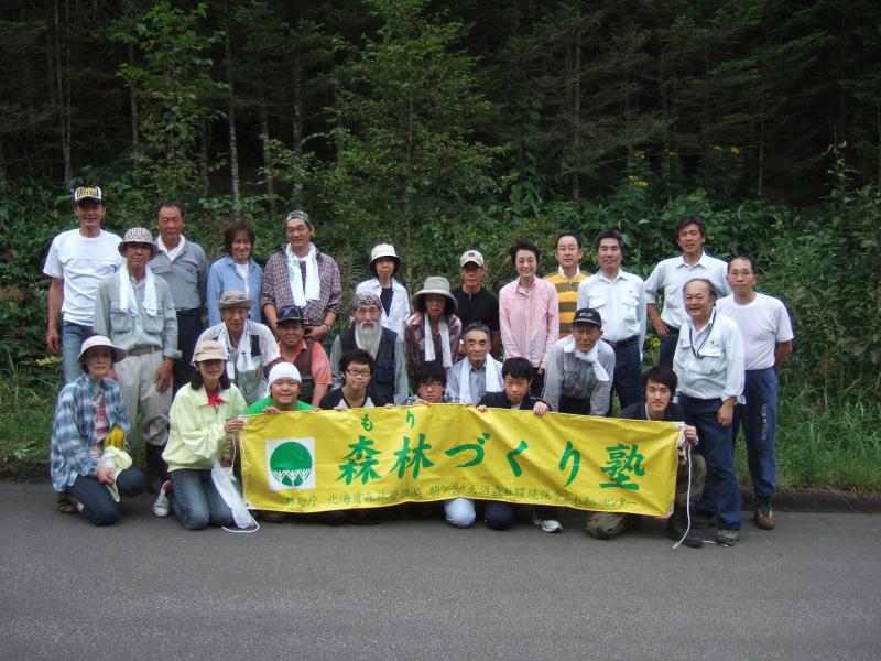 爽やかな笑顔で集合写真