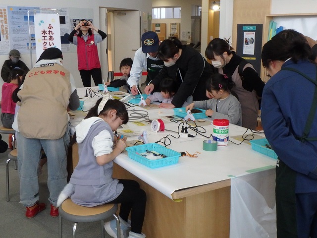 ふれあい木工クラフトの様子