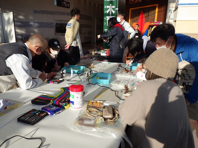 ミニツリーづくりの様子