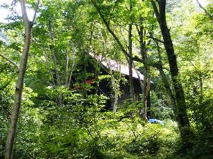 札幌岳登山途中にある「冷水小屋」