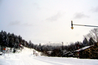 冬の旭岳温泉街の写真