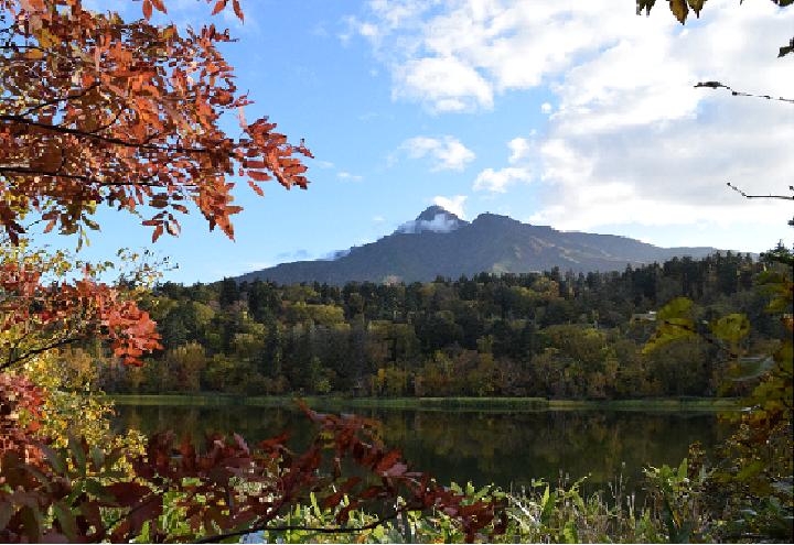 秋の姫沼の風景（利尻富士町）