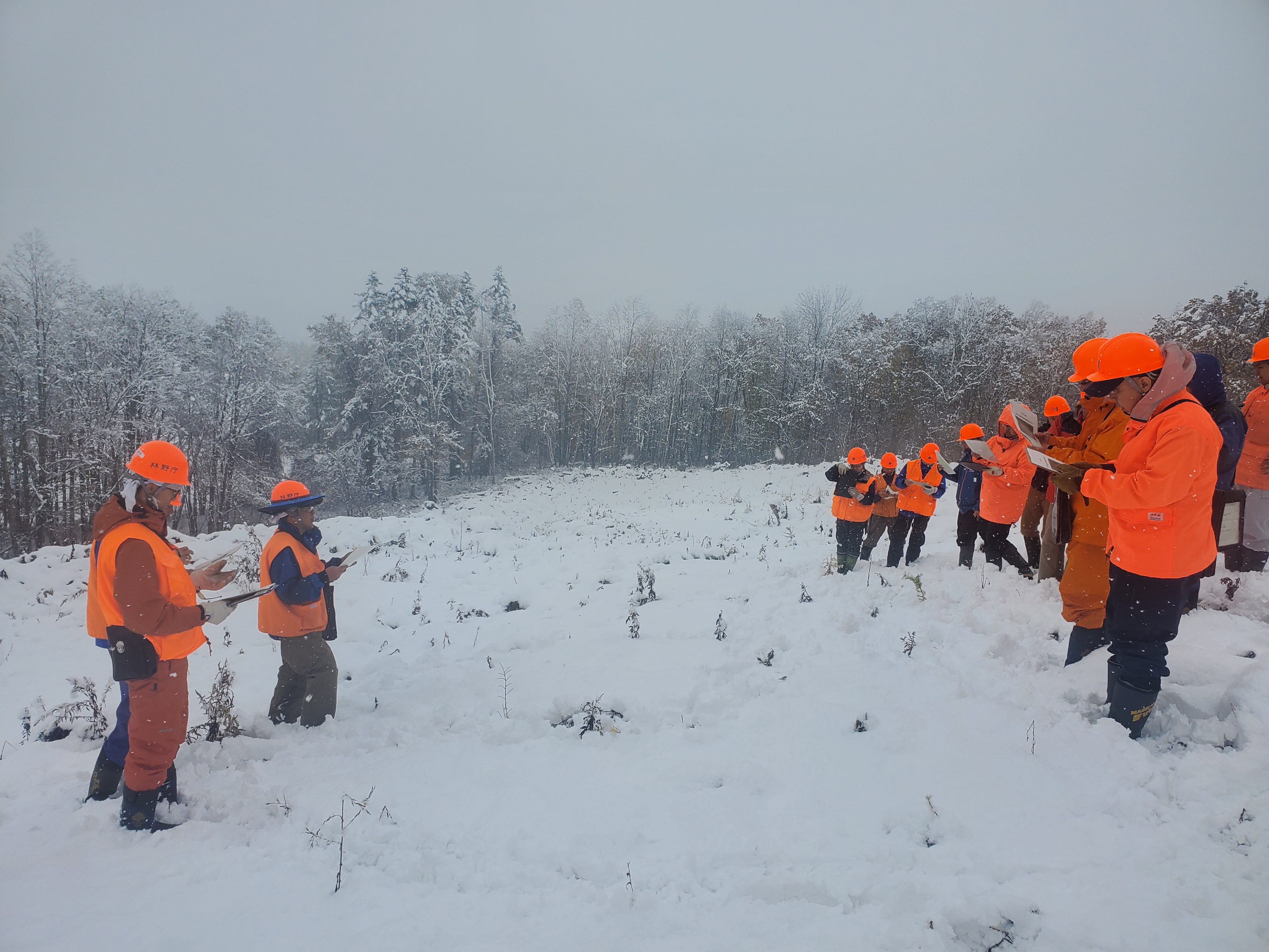 概要説明を聞く参加者　技術交流会