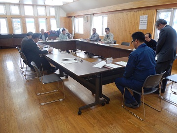 遠軽町・木材産業活性化懇談会での会議風景の写真