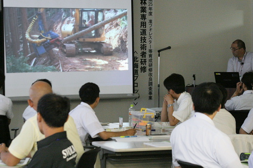 森林作業路網と高性能林業機械による作業システム