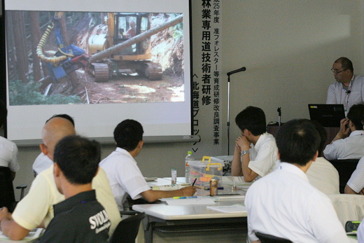 森林作業路網と高性能林業機械による作業システム