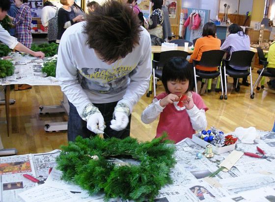 親子で楽しく飾りつけ