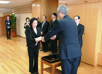 感謝状を受ける齋藤会長