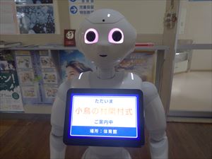 会場の案内をするペッパーくん