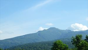 下山後の暑寒別岳遠景