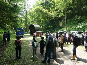 出発前に準備運動を行いました