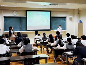 長沼高等学校は、10月21日に地元の国有林防風保安林内で植樹作業を予定しており、今回はその事前学習としての授業です。